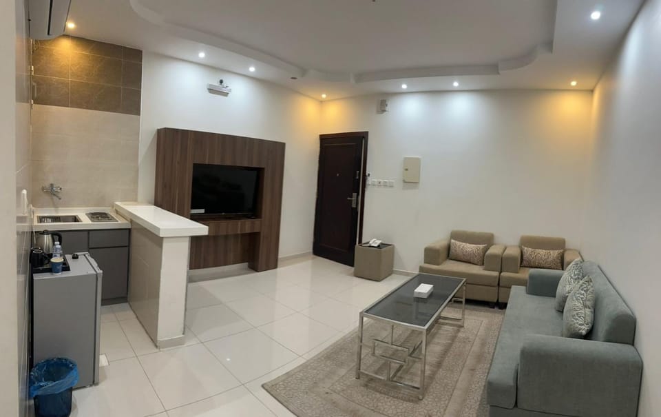 TV and multimedia, Kitchen or kitchenette, Living room, Seating area, minibar