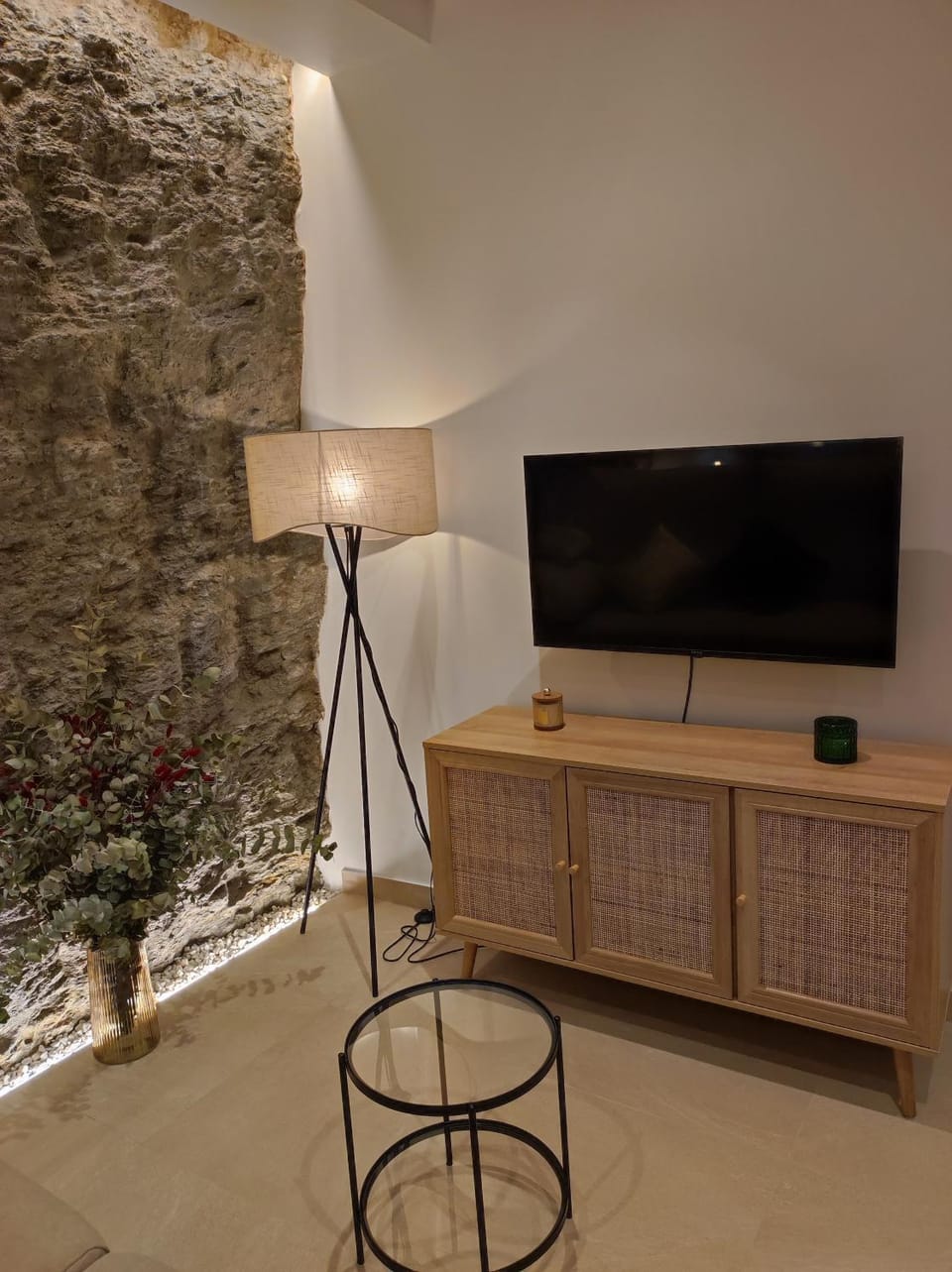 Casa Cueva Un Rinconcito en Setenil House in Sierra de Cádiz