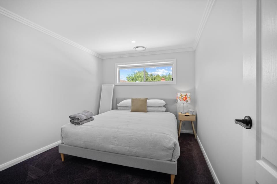 'Lumeah' - Apartment 1 Central Wagga House in North Wagga Wagga