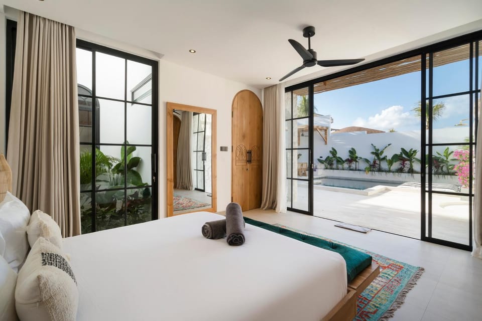 Bed, Bedroom, Pool view