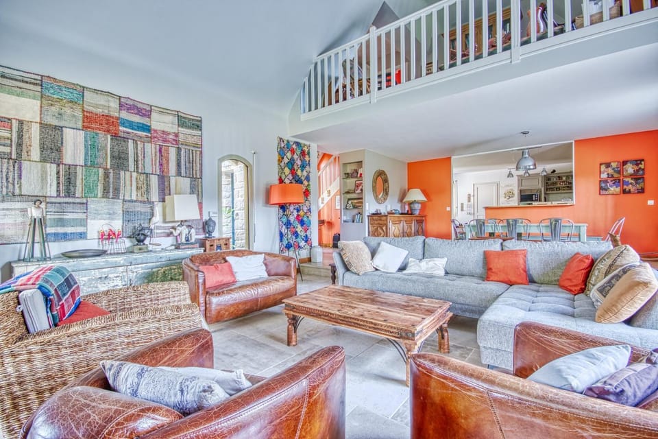 Living room, Seating area