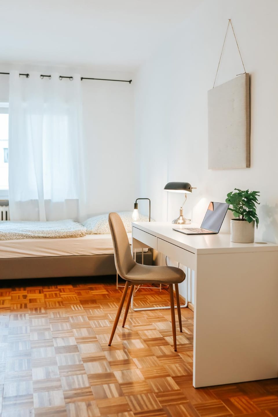 Bed, Photo of the whole room, Seating area, Bedroom