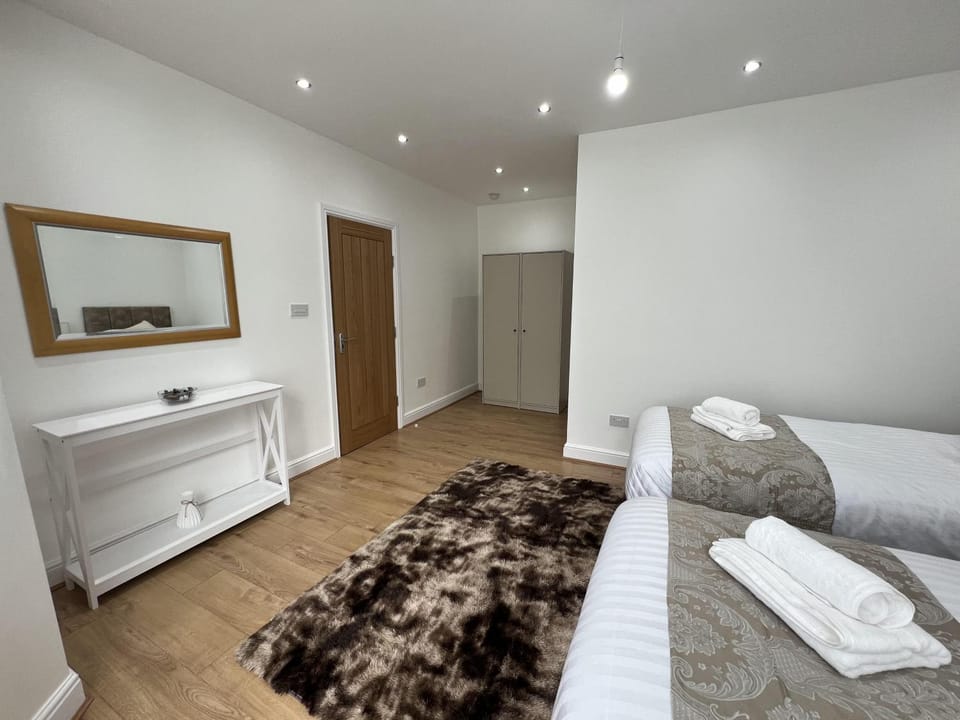 Bedroom, towels