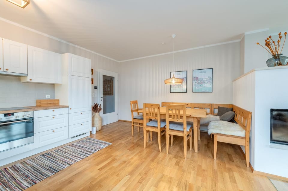 Kitchen or kitchenette, Living room, Seating area