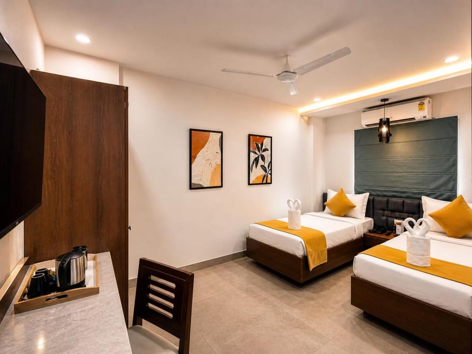 Shower, Toilet, Bed, Bathroom, TV and multimedia, Coffee/tea facilities, View (from property/room), Other, Seating area, Bedroom, hair dryier, safe, soundproof, towels, wardrobe, air conditioner