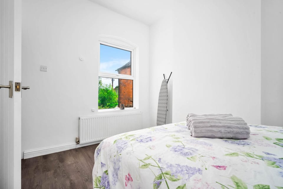 Apartment 1 Bedroom Sleeps6 Parking Apartment in Solihull