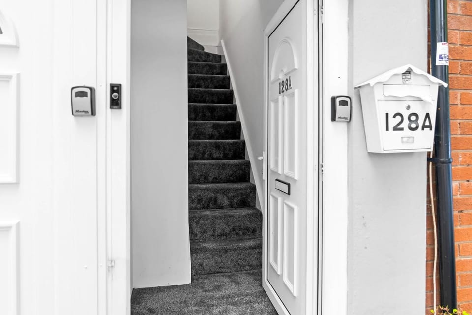 Apartment 1 Bedroom Sleeps6 Parking Apartment in Solihull