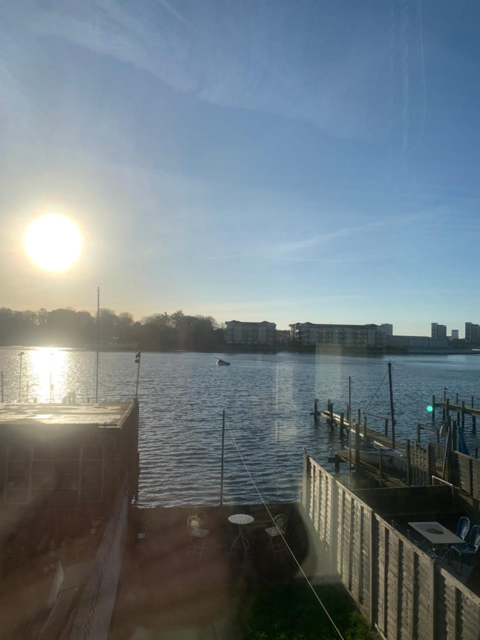 Apartment, Stylish 2 bed Riverside House, 2 Kingsize beds, Free Parking House in Southampton