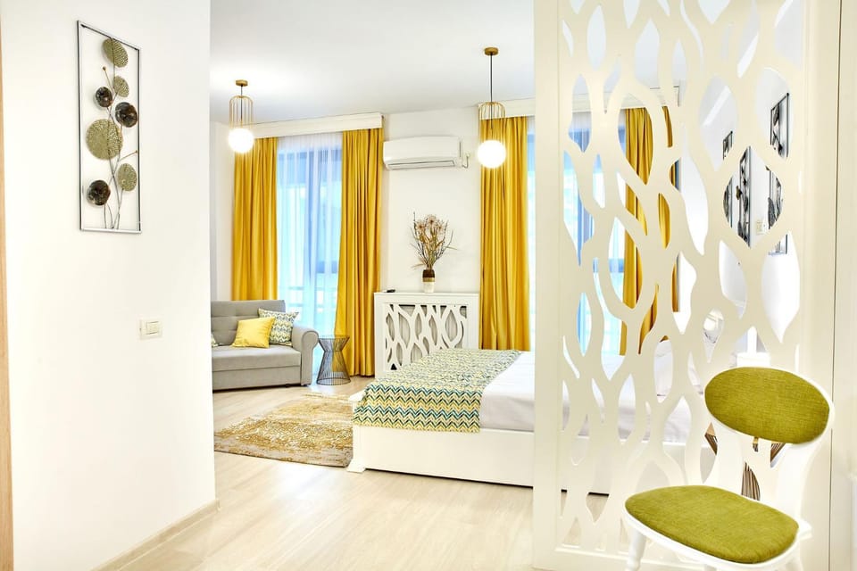 Bed, Photo of the whole room, Seating area