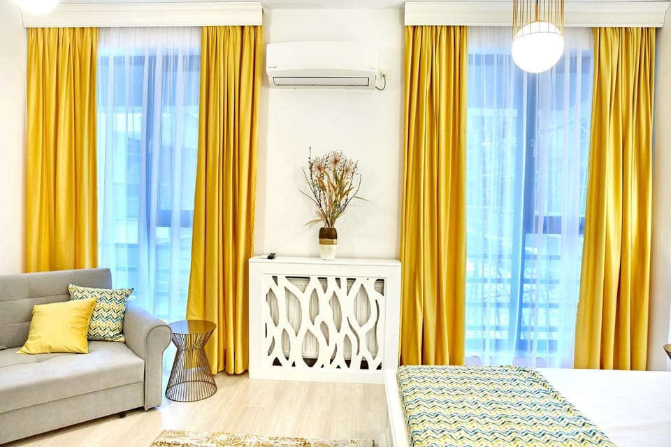 Bed, Photo of the whole room, Seating area, air conditioner