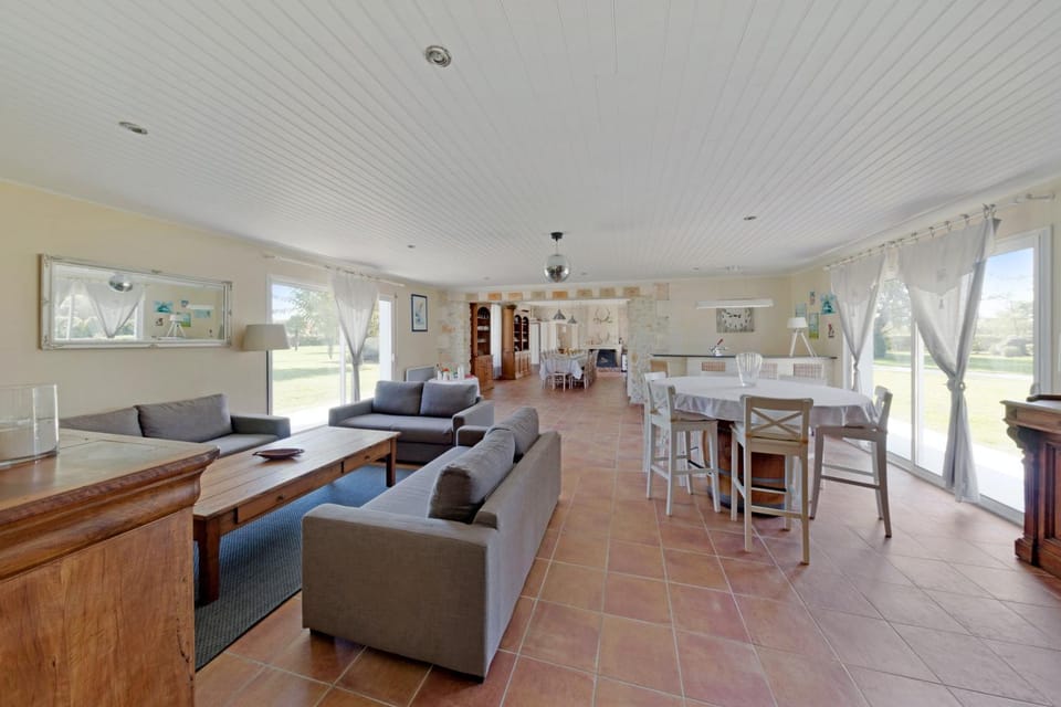 Villa charmante à Saint-Germain-d'Esteuil avec piscine privée Villa in Nouvelle-Aquitaine