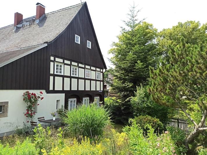 Property building, Garden, Garden view