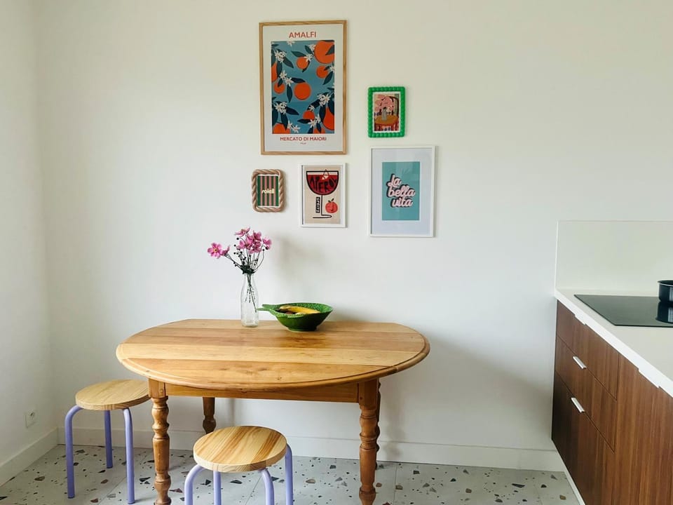Kitchen or kitchenette, Decorative detail, Dining area