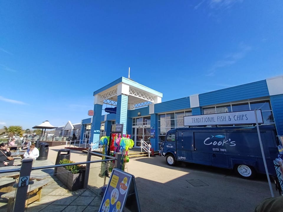 3 Bedroom Caravan - Sleeps 8 Parking Pets Beach Chalet in Hastings
