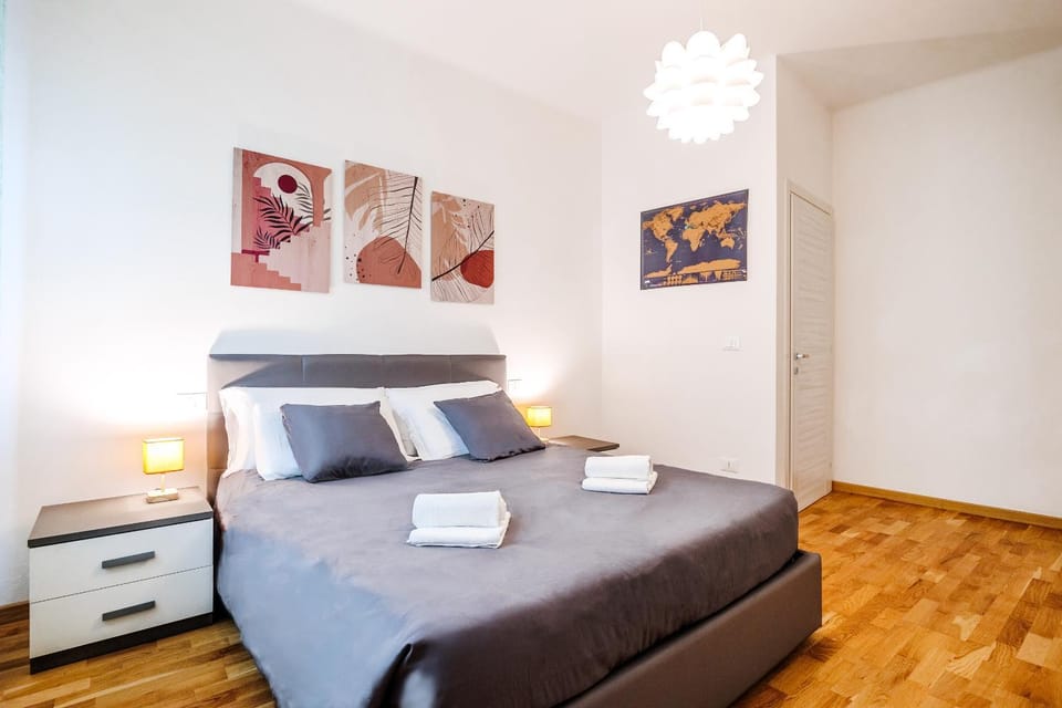 Bed, Photo of the whole room, Bedroom, towels