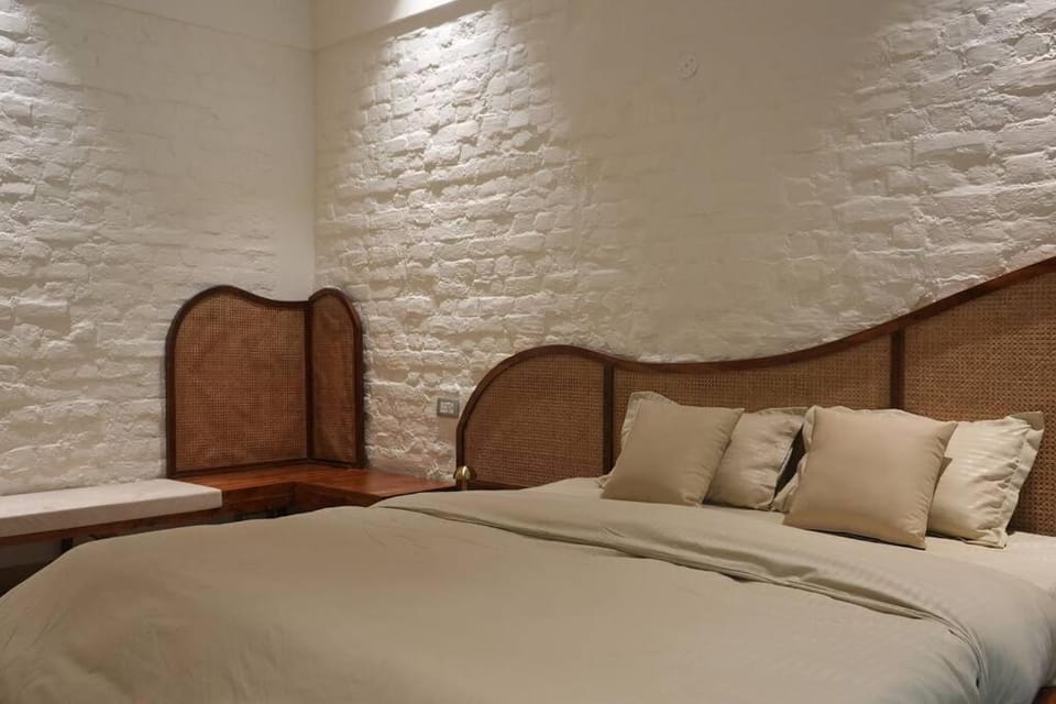 The BAEL - A Dreamscape 8 Room Luxury Farmstay GGN Villa in Haryana
