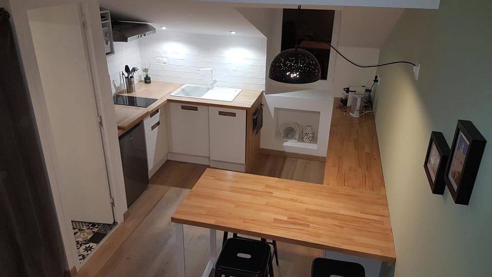 Kitchen or kitchenette