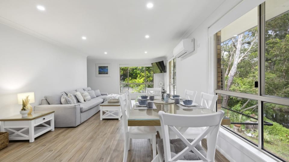 Communal lounge/ TV room, Garden, TV and multimedia, Living room, Other, Seating area, Dining area, Garden view, air conditioner