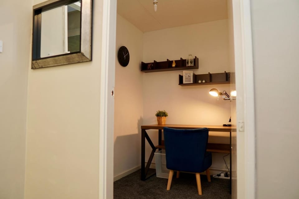Spacious 1BD Flat near Central London, Office, Smart TV Apartment in London