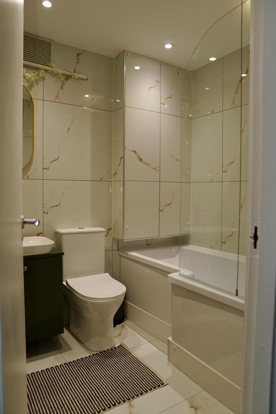 Spacious 1BD Flat near Central London, Office, Smart TV Apartment in London