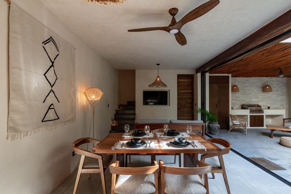 TV and multimedia, Seating area, Dining area