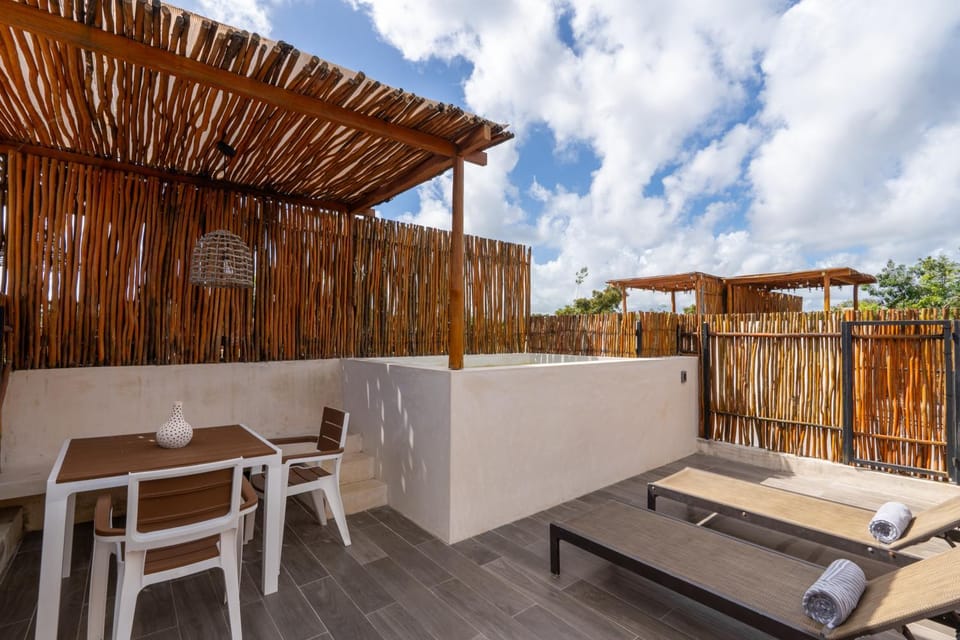 Balcony/Terrace, Swimming pool