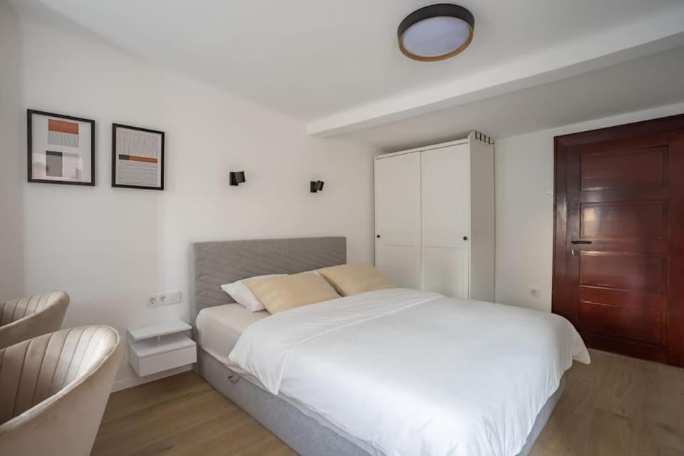 Bed, Photo of the whole room, Bedroom, wardrobe