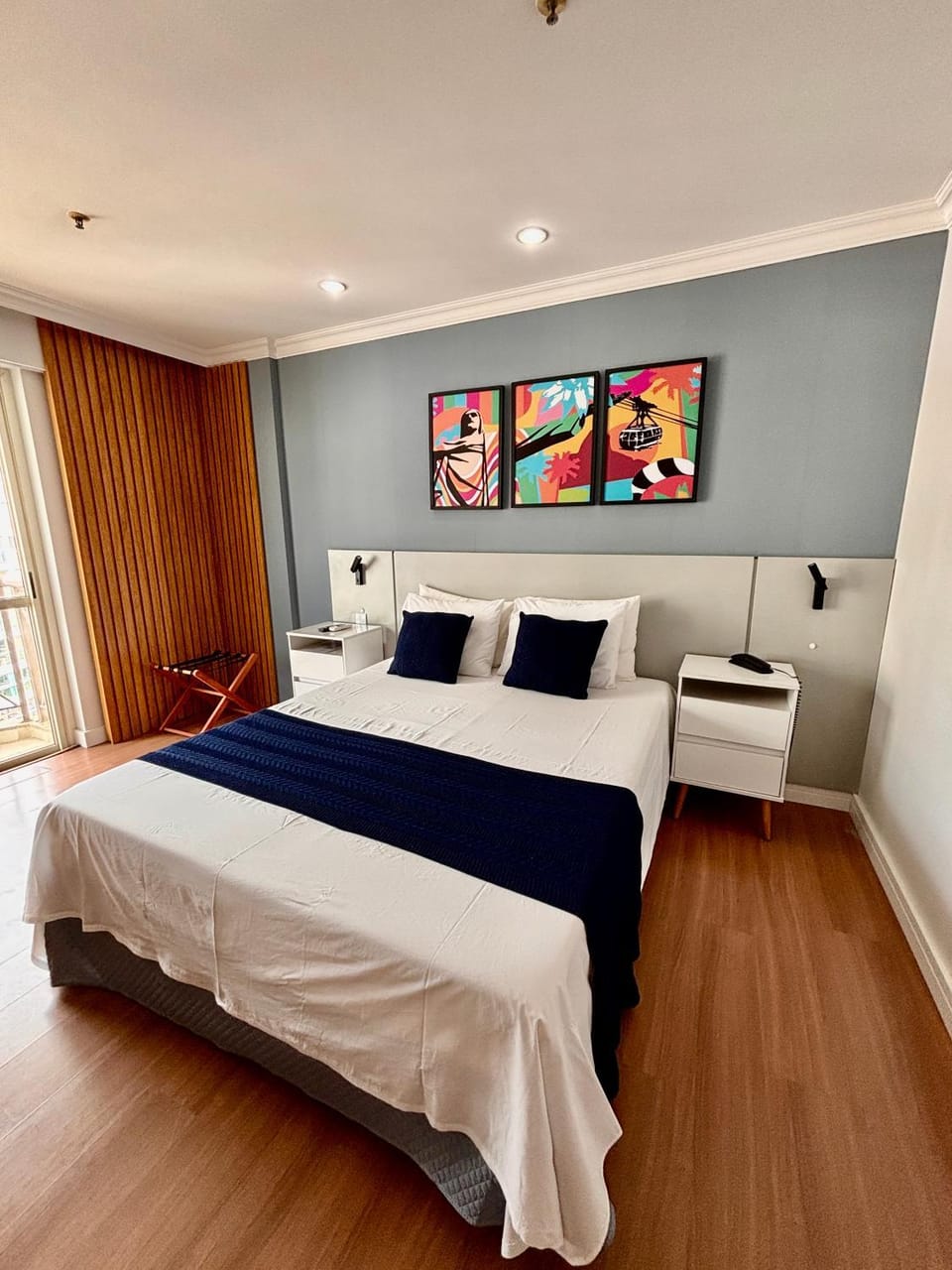 Bed, TV and multimedia, Bedroom
