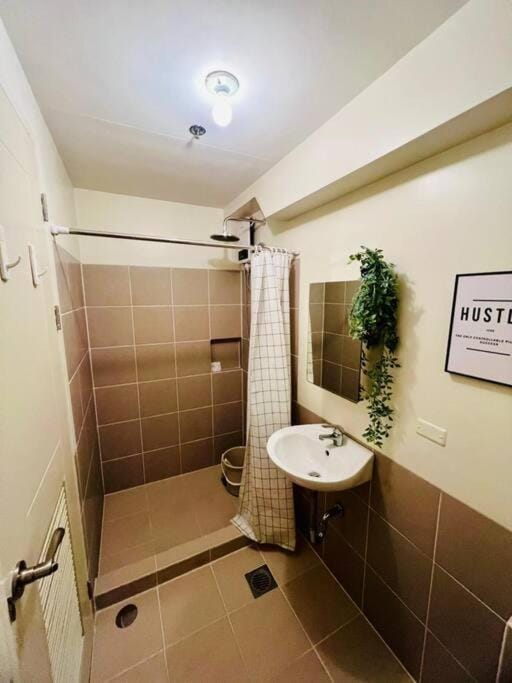 Stylish Condo with Stunning City Views Apartment in Pasig
