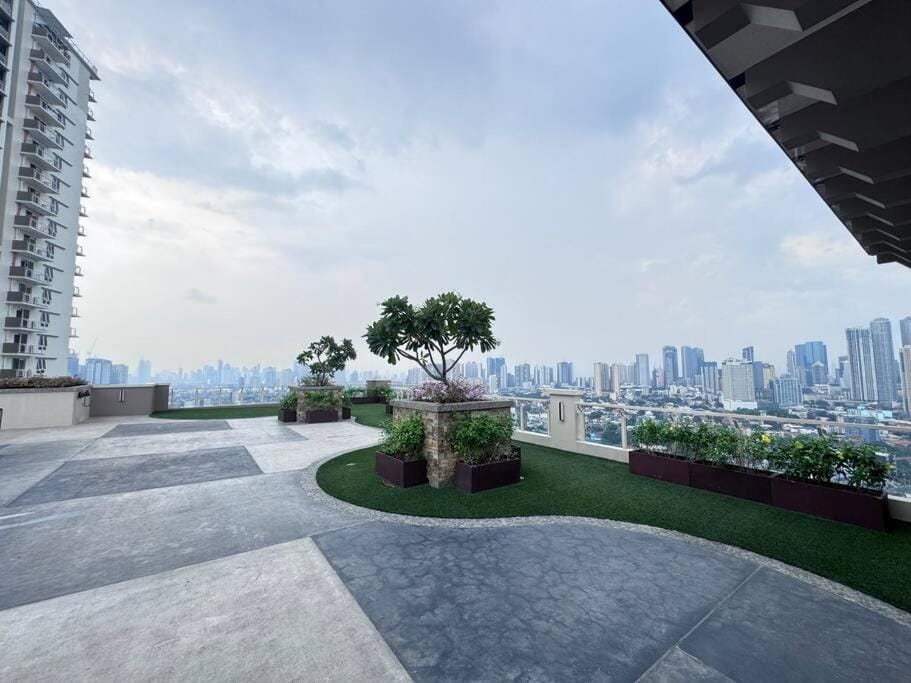 Stylish Condo with Stunning City Views Apartment in Pasig