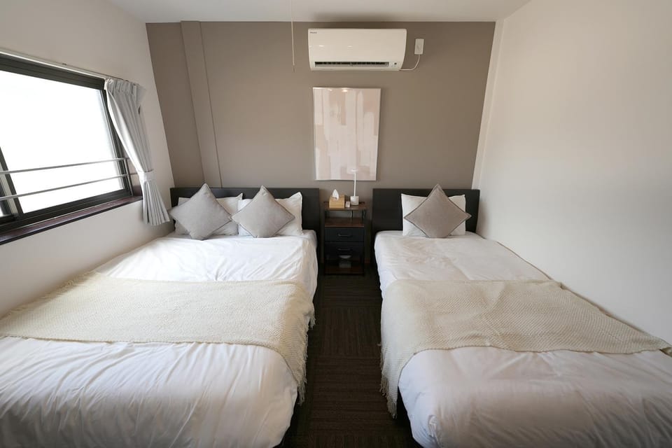 Bed, Photo of the whole room, Bedroom, air conditioner