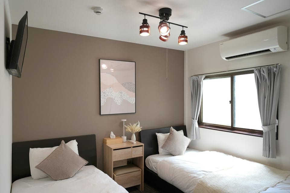 Bed, Photo of the whole room, Bedroom, air conditioner