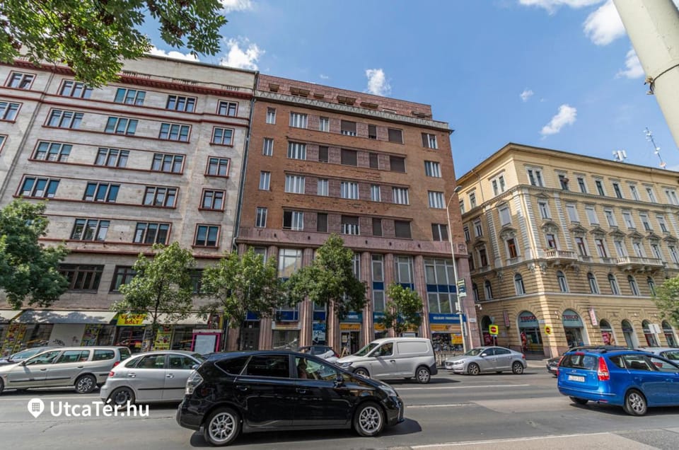 Property building, Neighbourhood