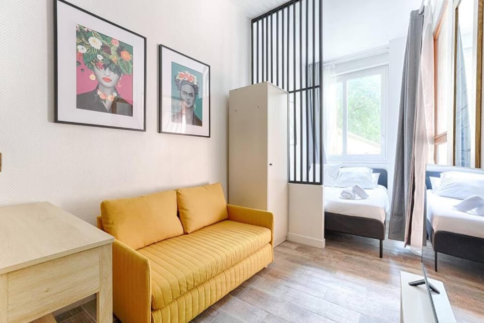 Photo of the whole room, Seating area, Bedroom