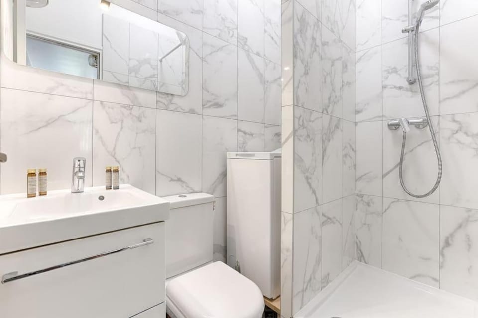 Shower, Bathroom