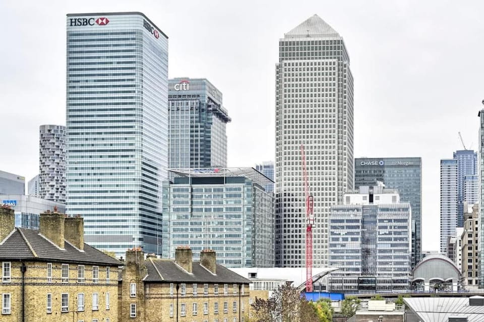 Canary Wharf Views Apartment in London