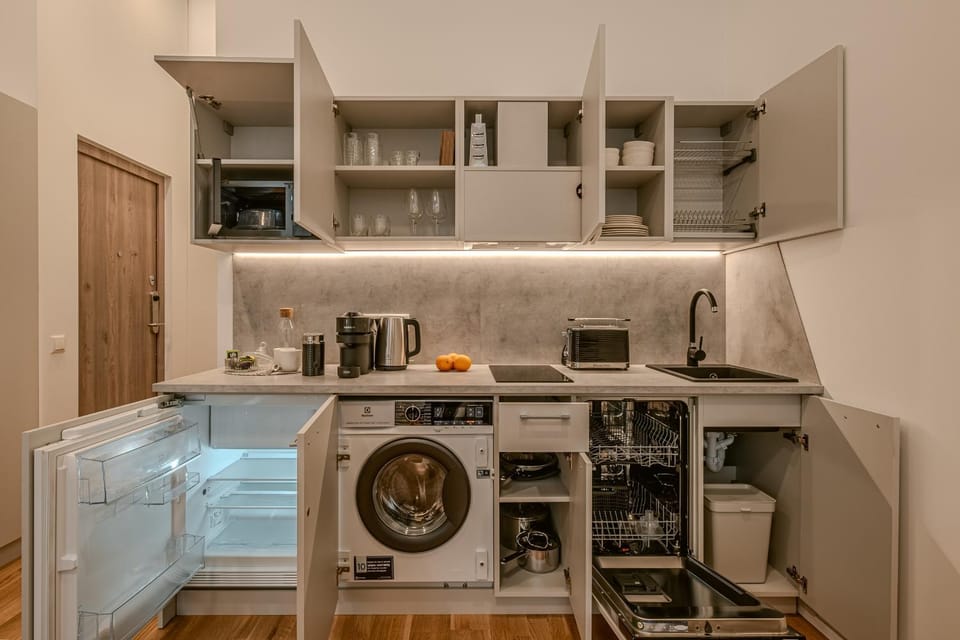 Coffee/tea facilities, Kitchen or kitchenette, dishwasher, oven, stove, toaster, washing machine, dryer