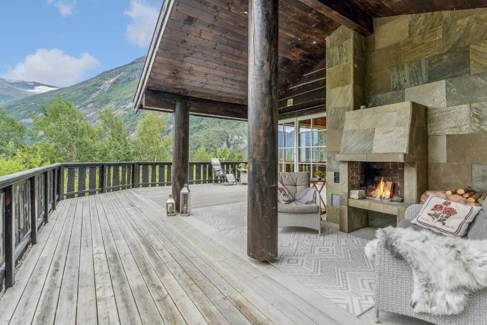 Patio, Natural landscape, View (from property/room), Balcony/Terrace, Seating area, Mountain view