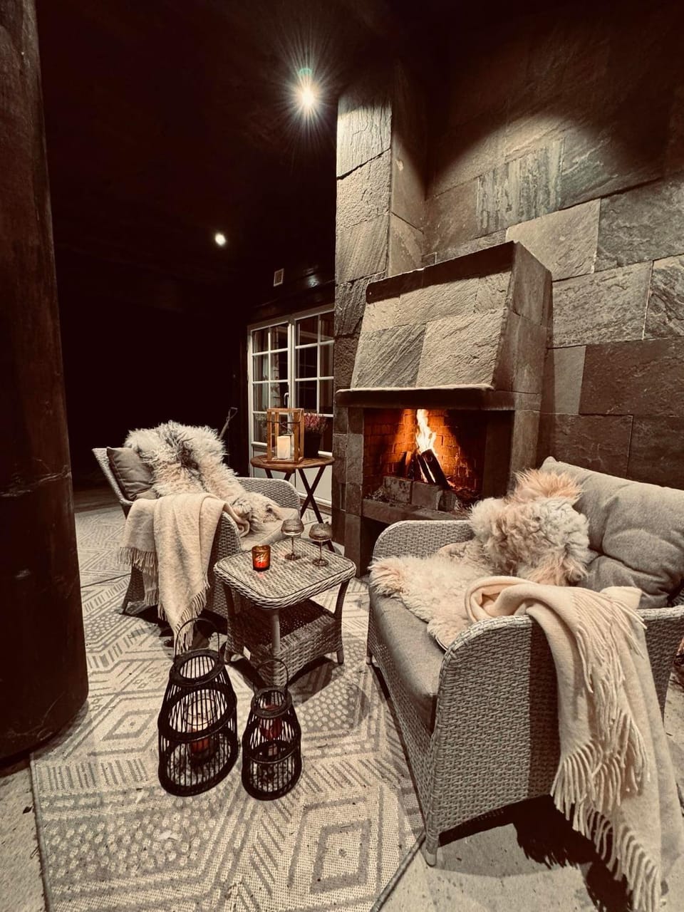Balcony/Terrace, fireplace