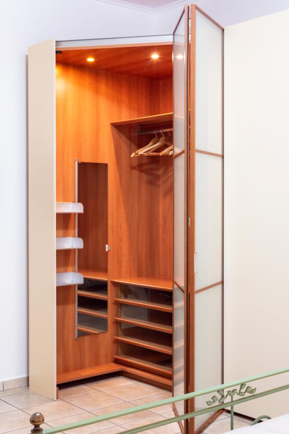 wardrobe