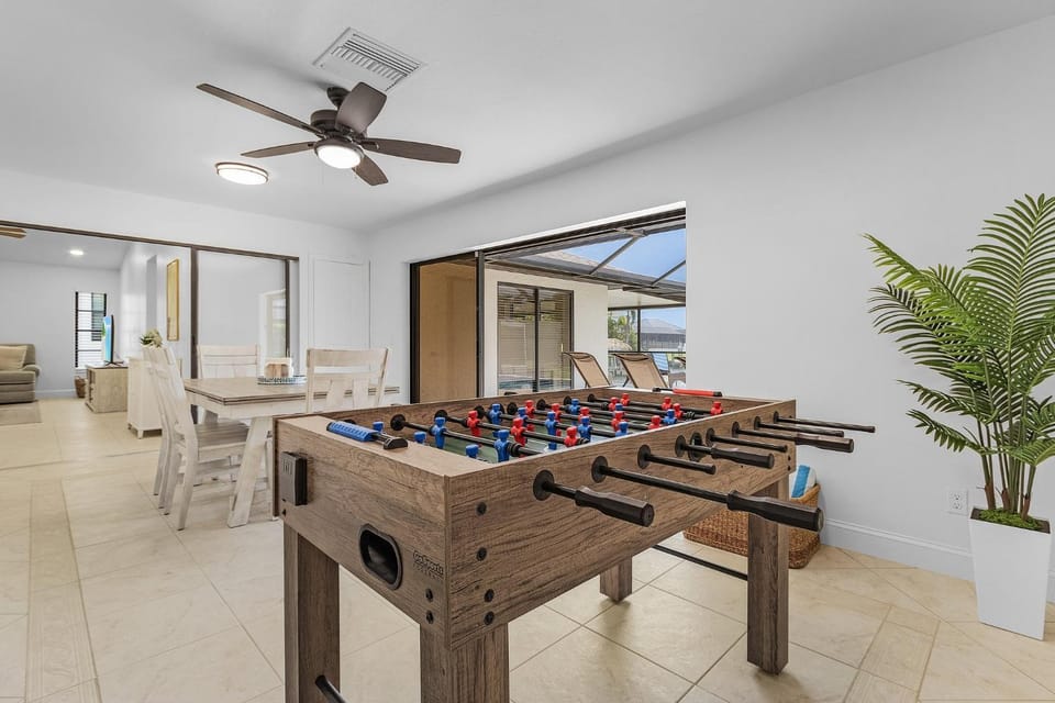 What a View -Gulf Access, Southern Exposure, Pool, Ping-Pong-Waterside Oasis - Roelens House in Cape Coral