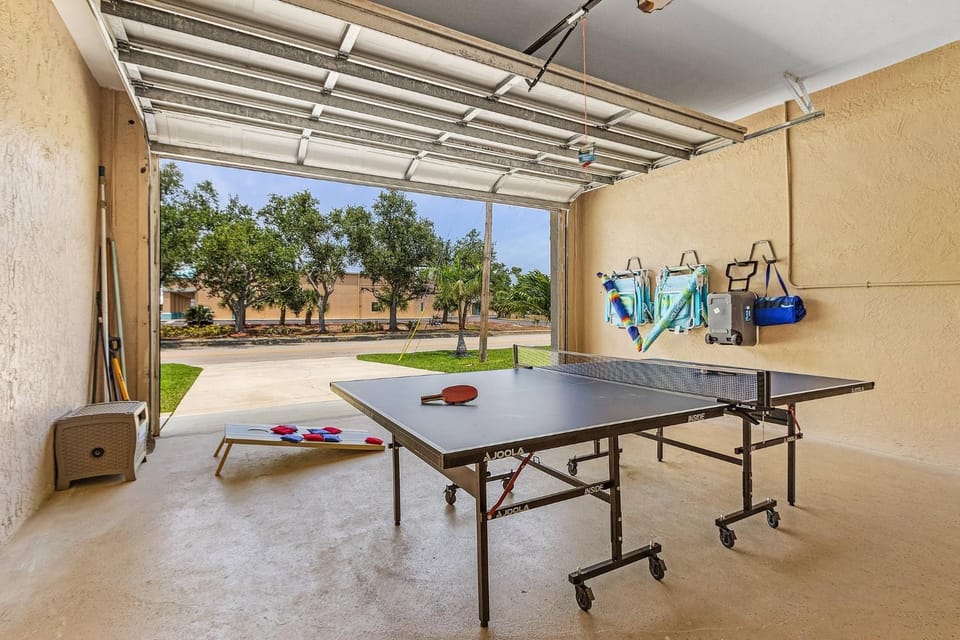 What a View -Gulf Access, Southern Exposure, Pool, Ping-Pong-Waterside Oasis - Roelens House in Cape Coral