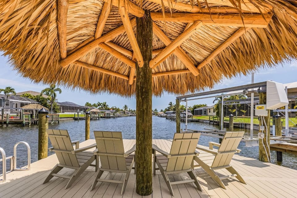 What a View -Gulf Access, Southern Exposure, Pool, Ping-Pong-Waterside Oasis - Roelens House in Cape Coral