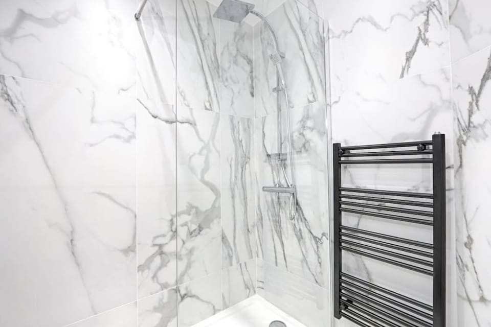 Bed, Bathroom, Photo of the whole room, Bedroom