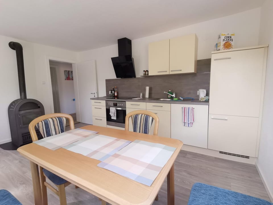 Kitchen or kitchenette, Living room