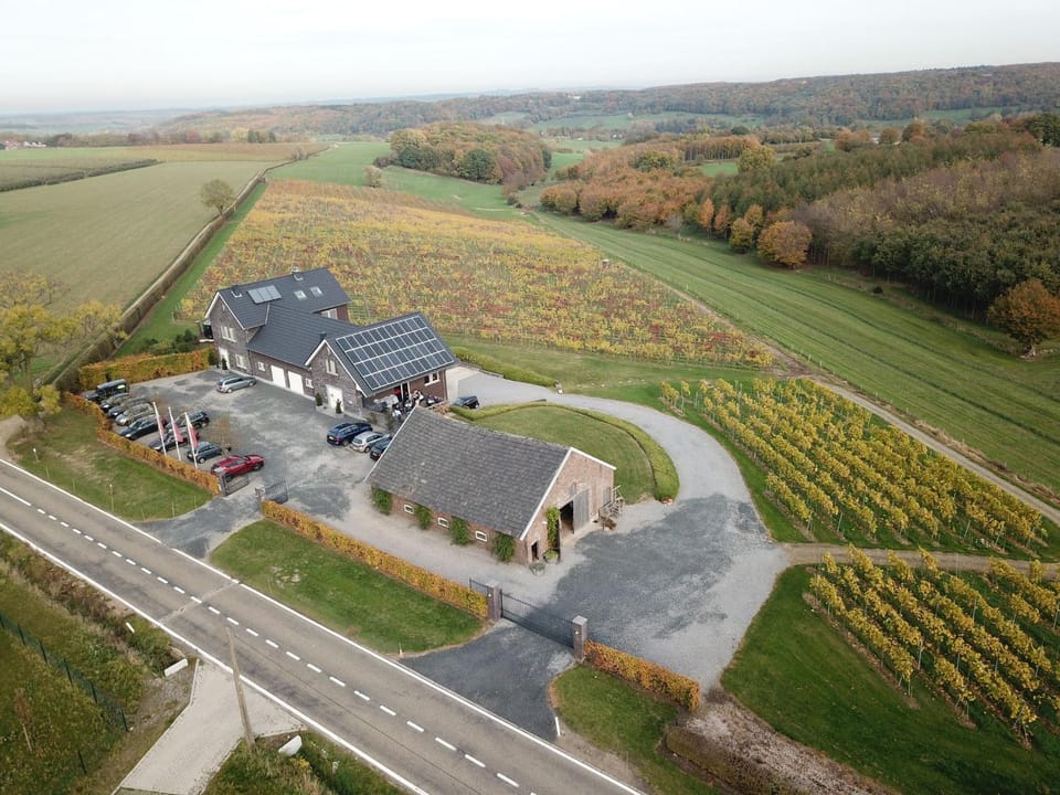 Property building, Bird's eye view, Location, Parking