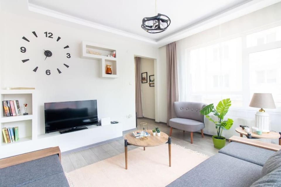 Pretty Corner Flat with Abundant Light in Kadikoy Apartment in Istanbul