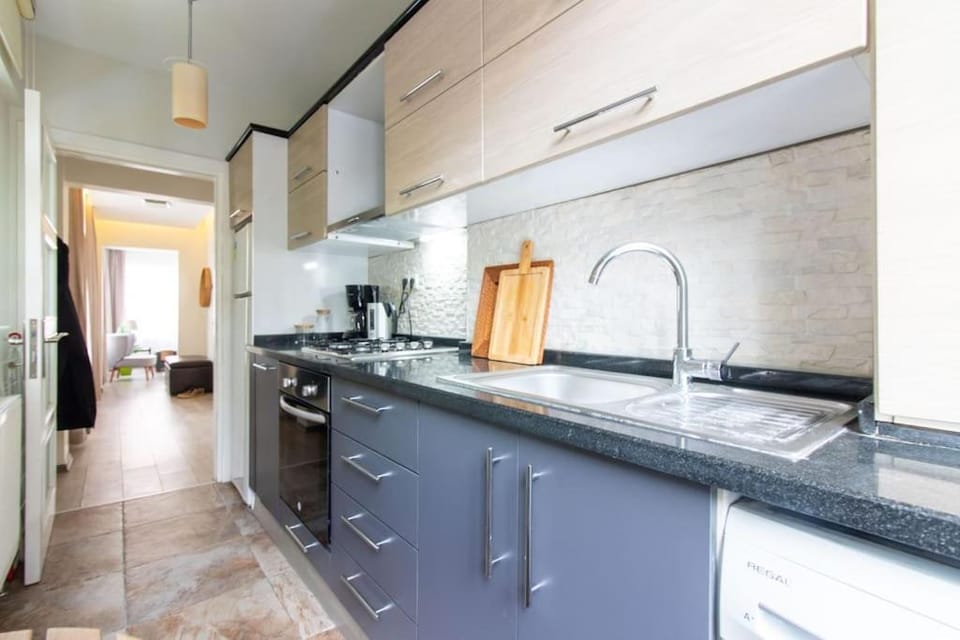 Pretty Corner Flat with Abundant Light in Kadikoy Apartment in Istanbul