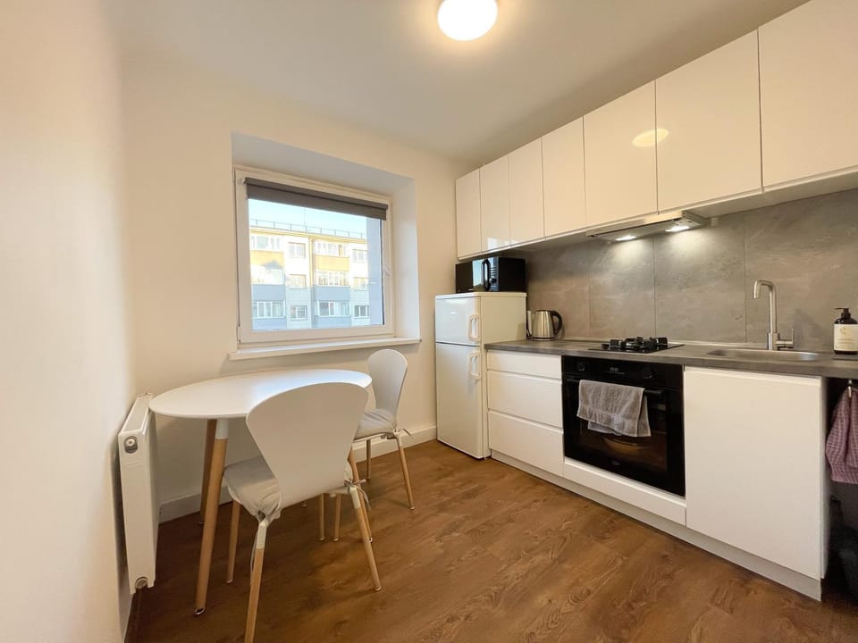 Kitchen or kitchenette, Dining area, microwave, stove, kitchen