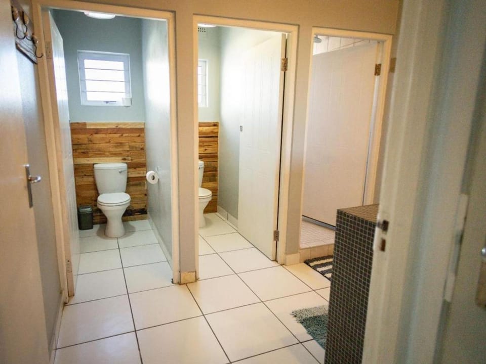 Day, Bathroom, Decorative detail